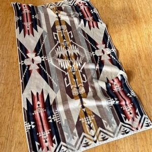 PENDLETON TOWEL NWT (Beach or Bath)